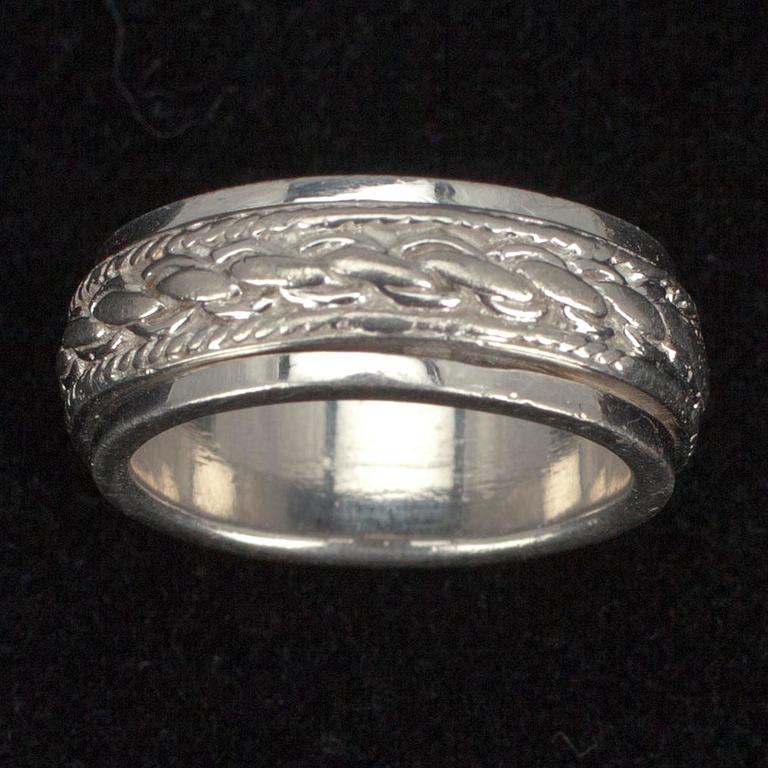 BROSCH, HÄNGE, HALSSMYCKE samt RINGAR, 3 st., silver. Tot. vikt ca 45 g.