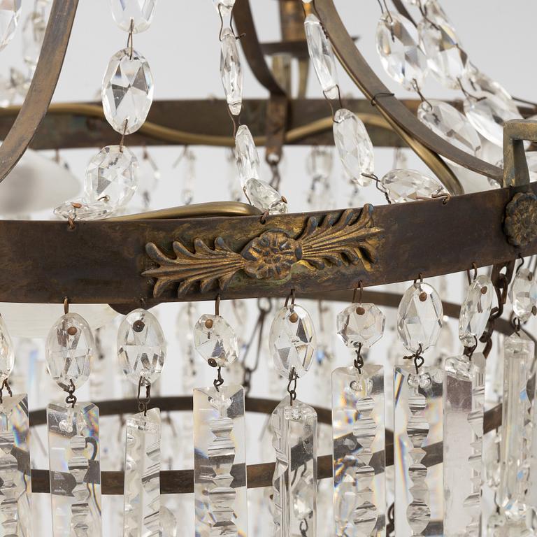 Ljuskrona, 1800-tal med äldre delar.