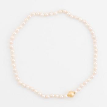 Ole Lynggaard, Cultured pearl necklace, with clasp 18K gold.