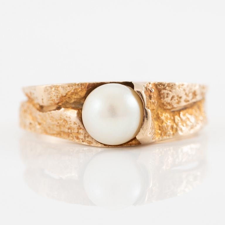 Björn Weckström, ring, 14K gold with cultured pearl, Finland 1971.