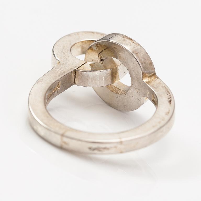 Pekka Piekäinen, A sterling silver ring. Auran Kultaseppä, Turku 1975.