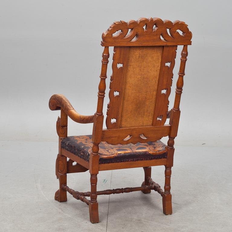 KARMSTOL, barockstil. Etikettsmärkt; J.A Söderberg. Firma C.J Neuman Linköping. 1900-talets första hälft.