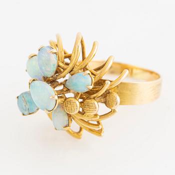 Ring 14K gold with opals.