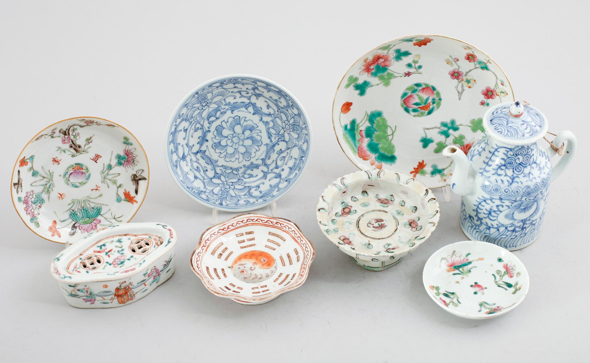 PORSLINSFÖREMÅL, 8 st, Kina, 1800-/1900-tal.