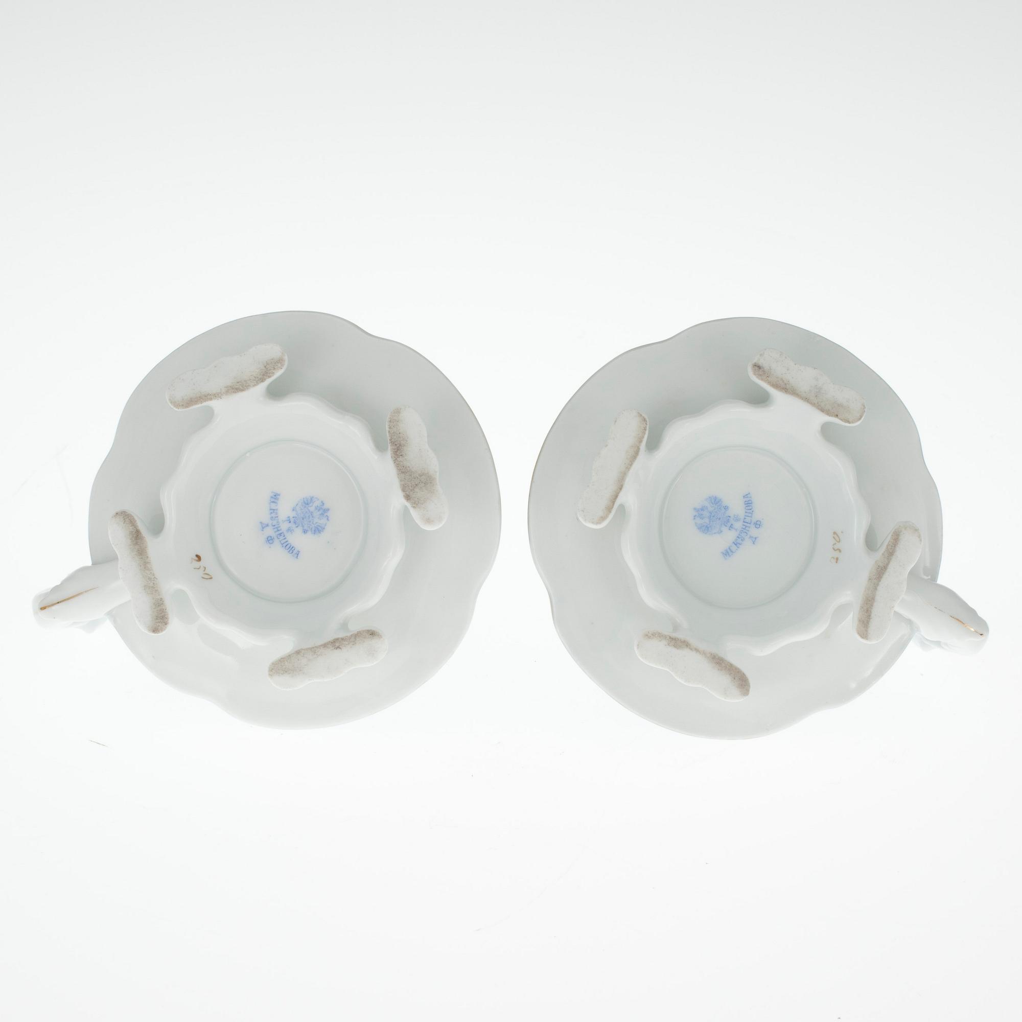 LJUSSTAKAR, ett par, porslin, M.S Kuznetsov, Dmitrov fabriken 1892-1917,  Ryssland.