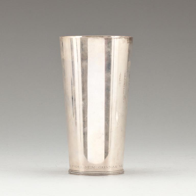 VAS, sterlingsilver, Wiwen Nilsson, Lund, 1957. Vikt ca 500 g.