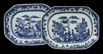 STEKFAT, ett par, porslin, Kina, 1700-tal.