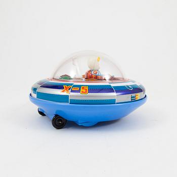 A Masudaya tinplate "Apollo X-5" flying saucer, Japan, 1960s.