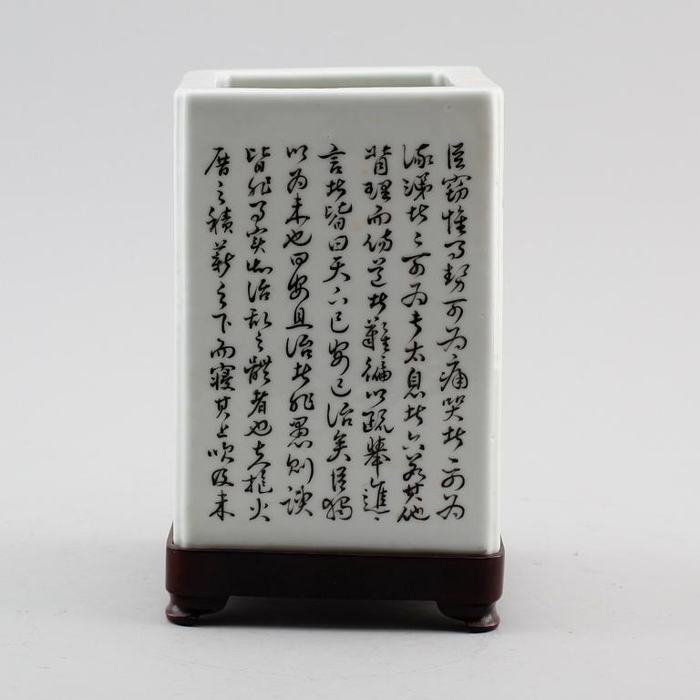 A square brush pot with calligraphy, Qing dynasty with Qianlong seal mark, 19th century.