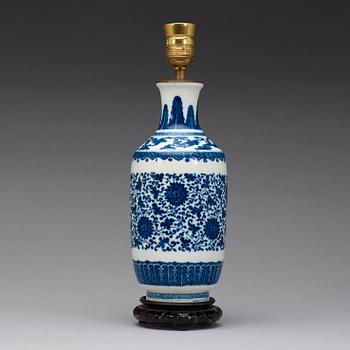 VAS, porslin. Qingdynastin, 1800-tal.