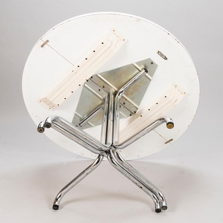 An extendable Thonet dinner table, Austria.