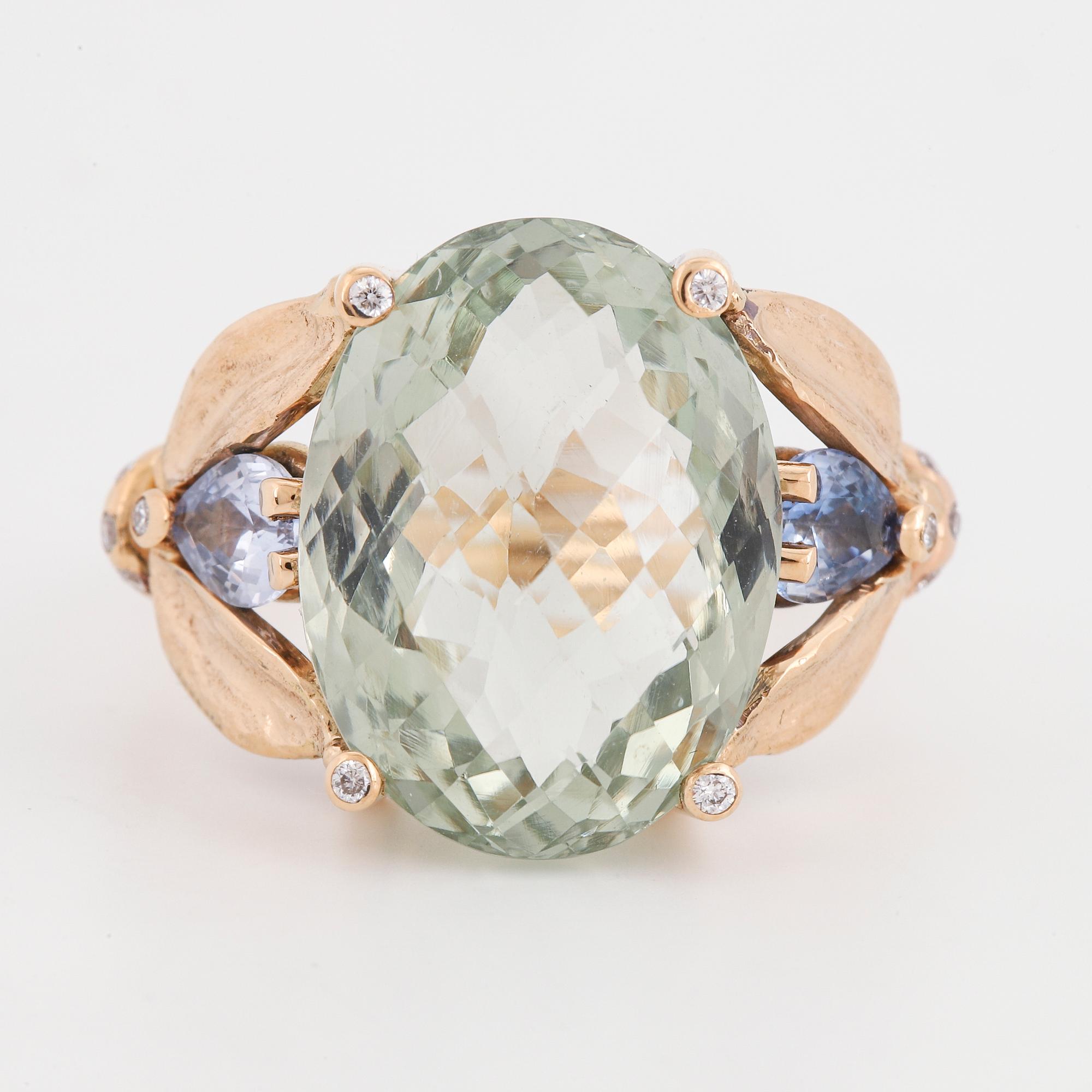 RING, med grön checkerslipad prasiolit, safirer och diamanter.