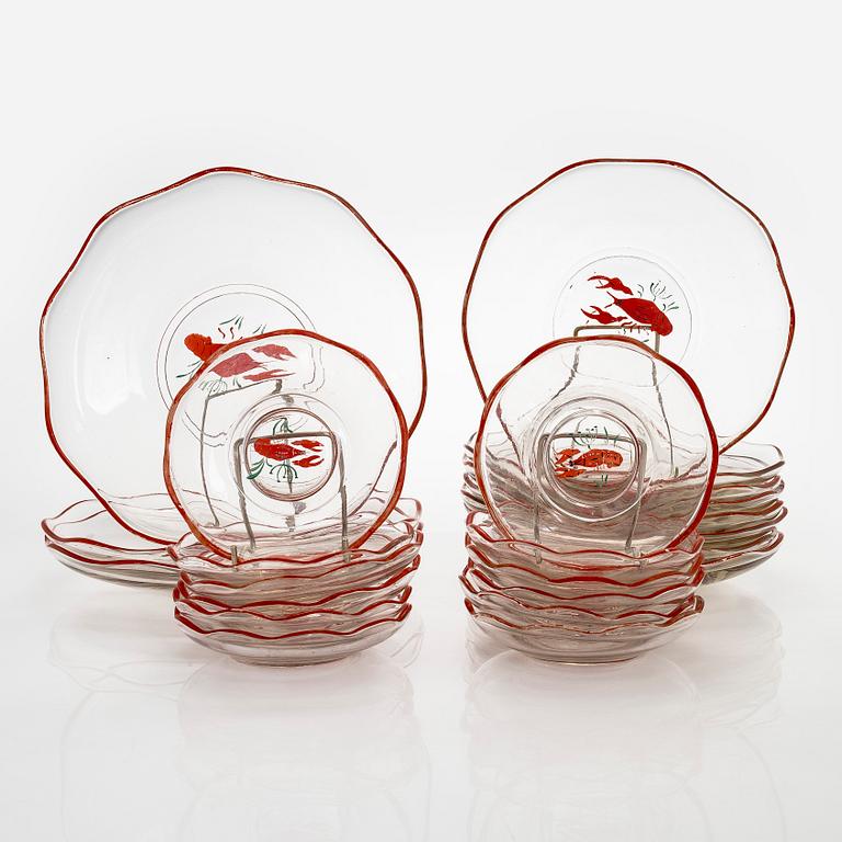 Lautasia, 23 kpl, lasia, rapukoristelu, Helsingin Purjehdusseuran HSS ravintolasta, 1930-40-luku.