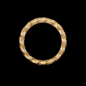 RING, 18k guld med briljantslipade diamanter, ca 0.60 ct, Scheweiz. Vikt 8 g.