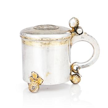 145. A Swedish 17th century parcel-gilt tankard, mark of Henrik Möller the elder, Stockholm (1645-1690) before 1689.