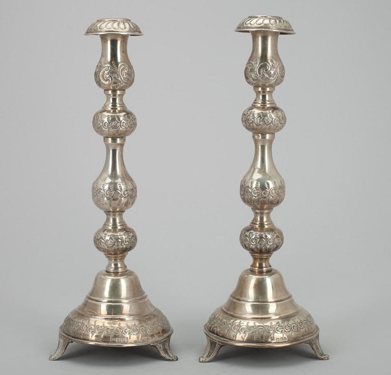 LJUSSTAKAR, ett par, sterling silver, London 1921.