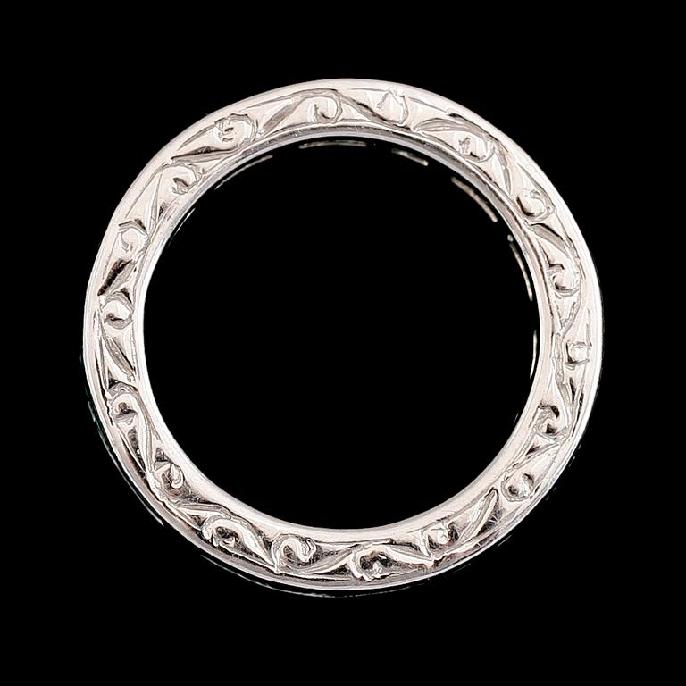 RING, 18K vitguld, fasettslipade smaragder.