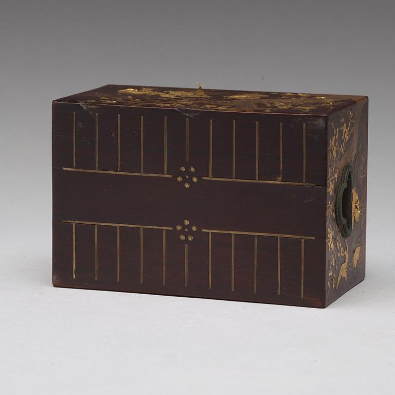 A Japanese lacquered box, 19th Century.