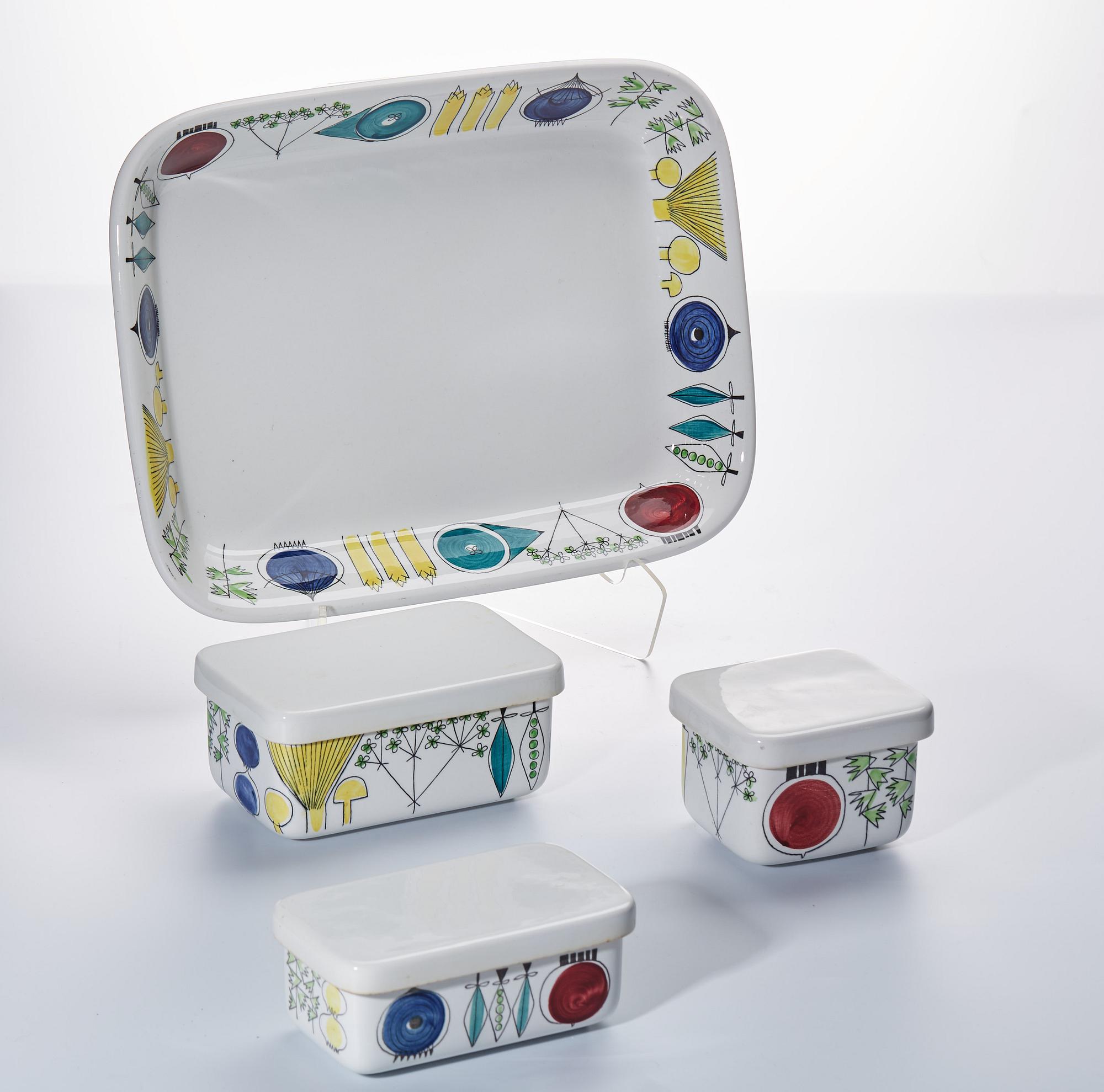 ASKAR med LOCK, 3 st samt UPPLÄGGNINGSFAT, "Picknick",  porslin, Marianne Wessman Rörstrand, 1900-talets andra hälft.