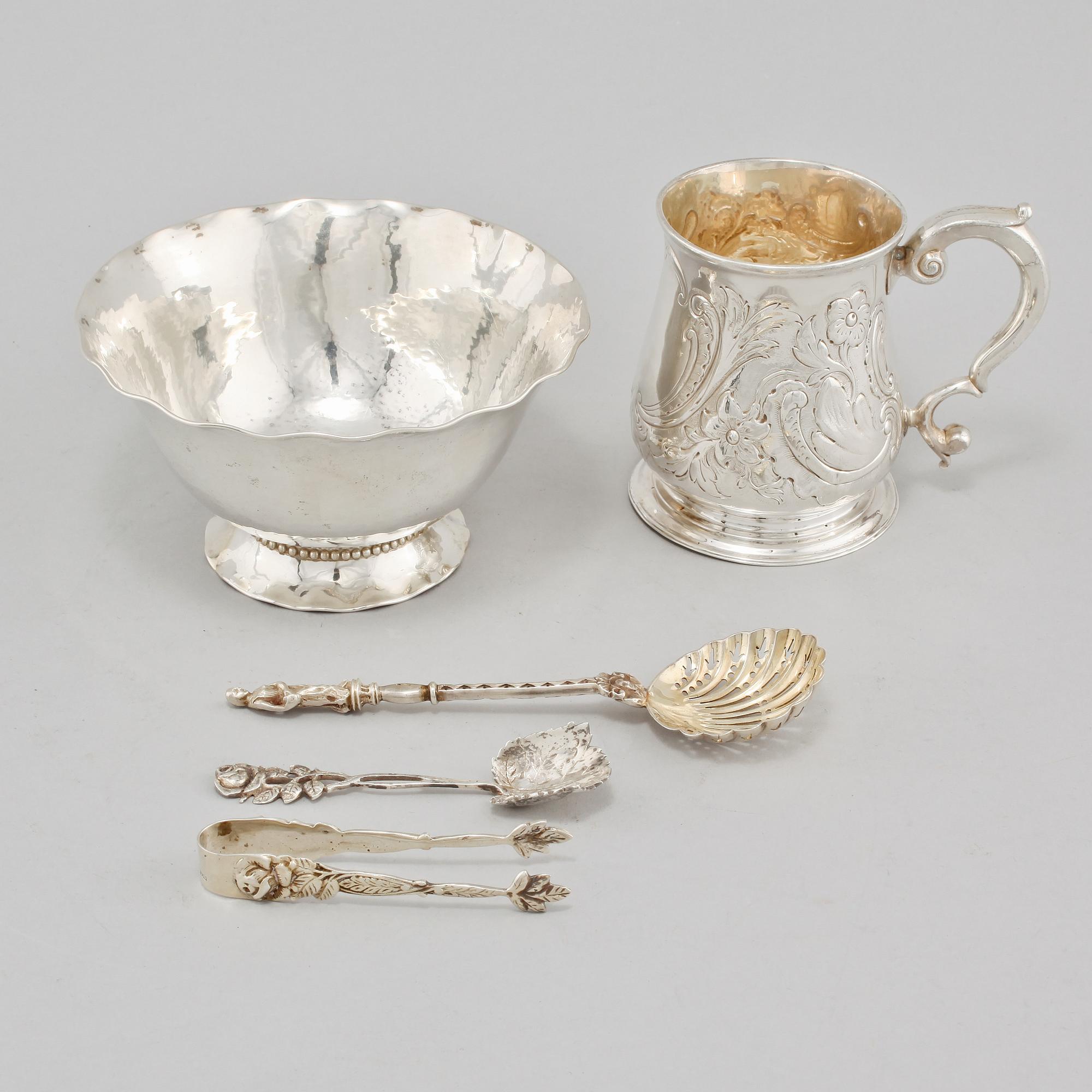 PARTI SILVER, 5 delar, bl a England, 1800/1900-tal, bägare möjligen 1700-tal. Total vikt 410 g.