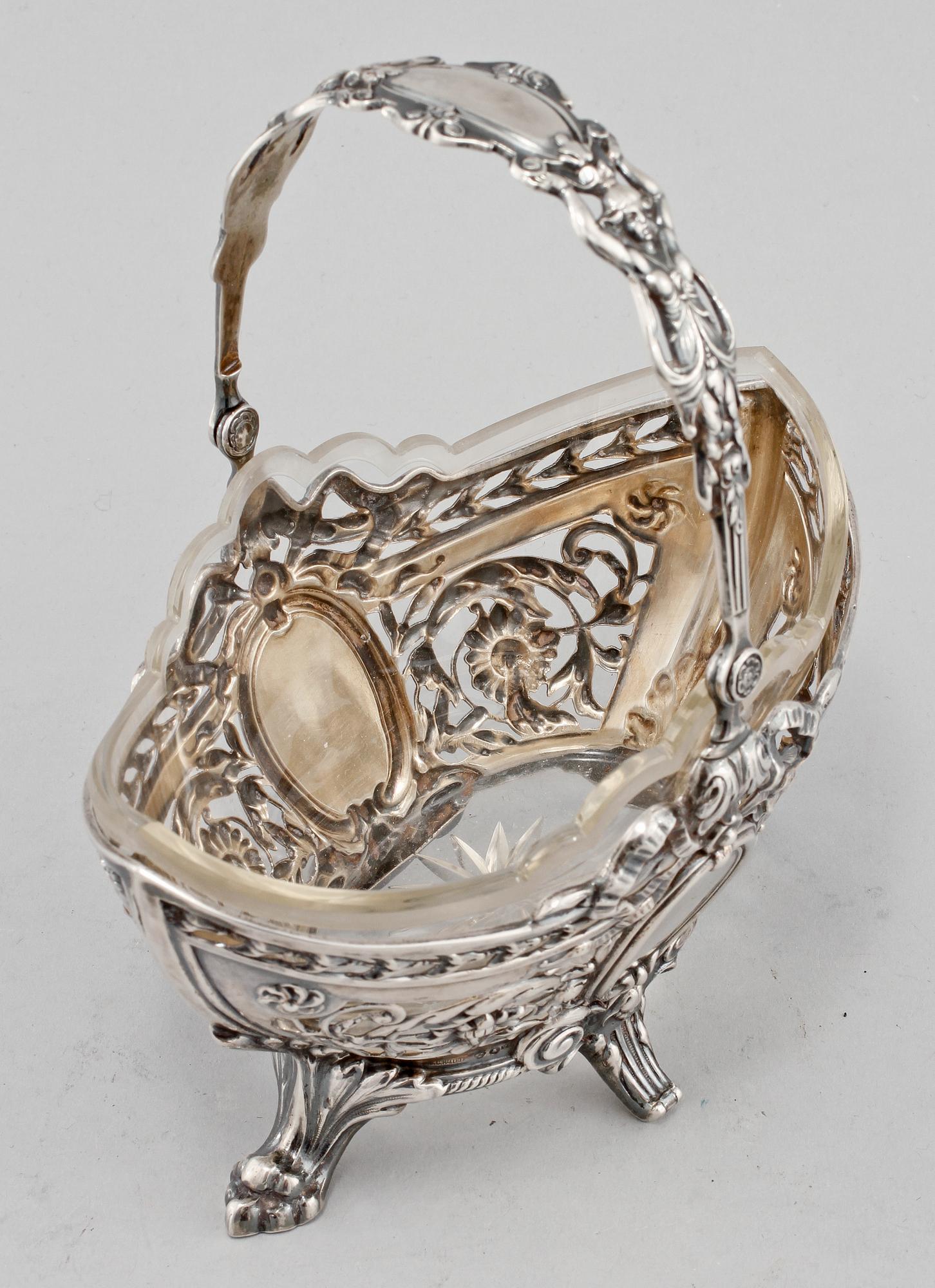 KORG, silver, Carl Gustaf Hallberg, Stockholm, 1900-talets första hälft, vikt 195 g.