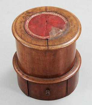 PIEDESTAL MED TRAPPSTEG, England 1800-tal.