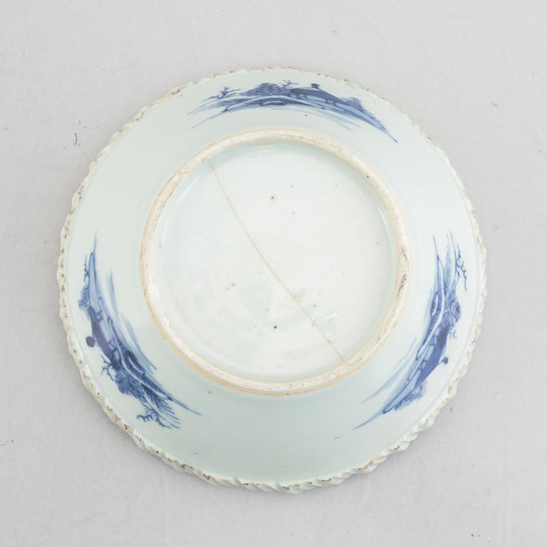 Parti kinesiskt porslin, 13 delar, Qingdynastin, 1700- och 1800-tal.