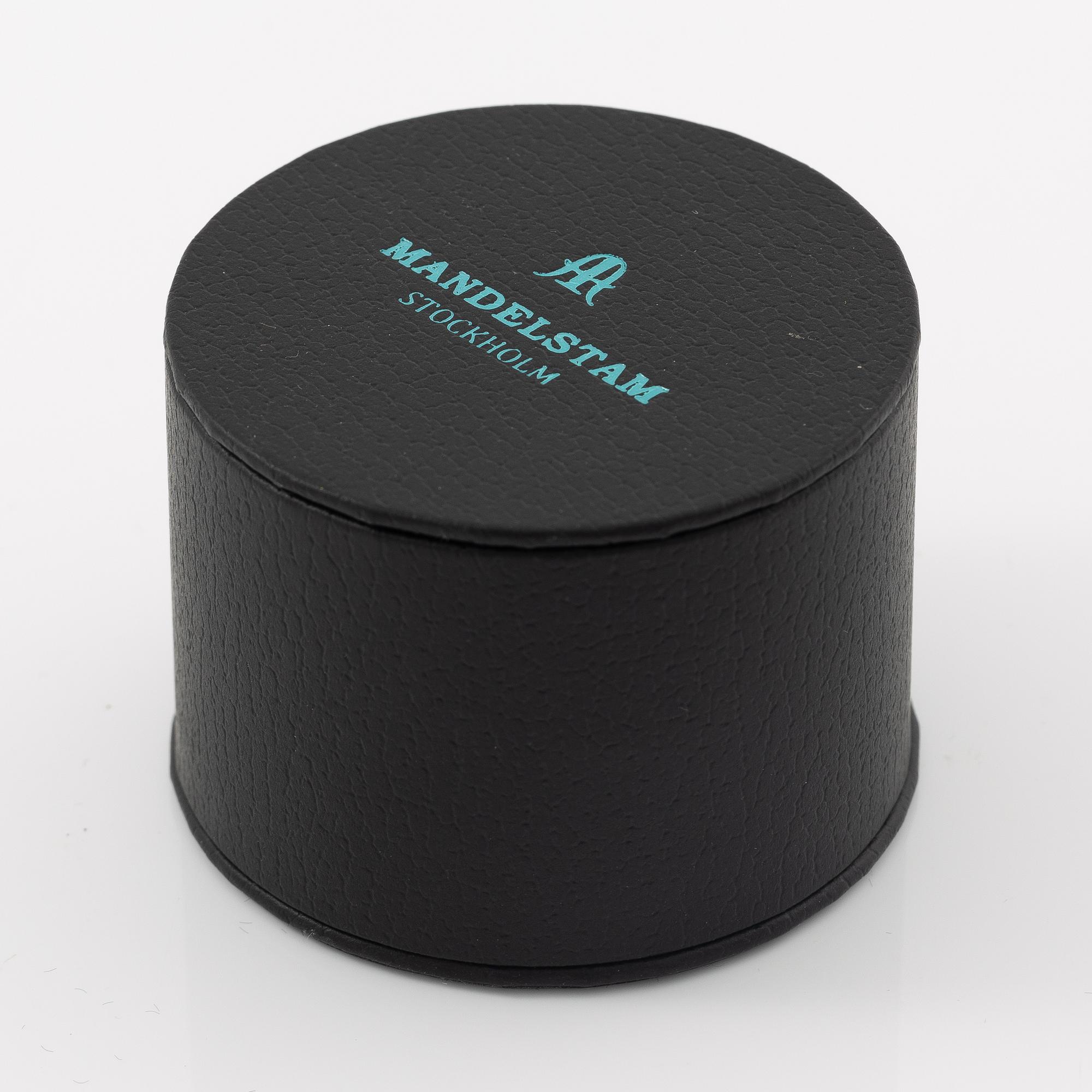 Ring, Mandelstam, 18K gold with cabochon-cut rubelite (tourmaline) and brilliant-cut diamonds and tourmalines.