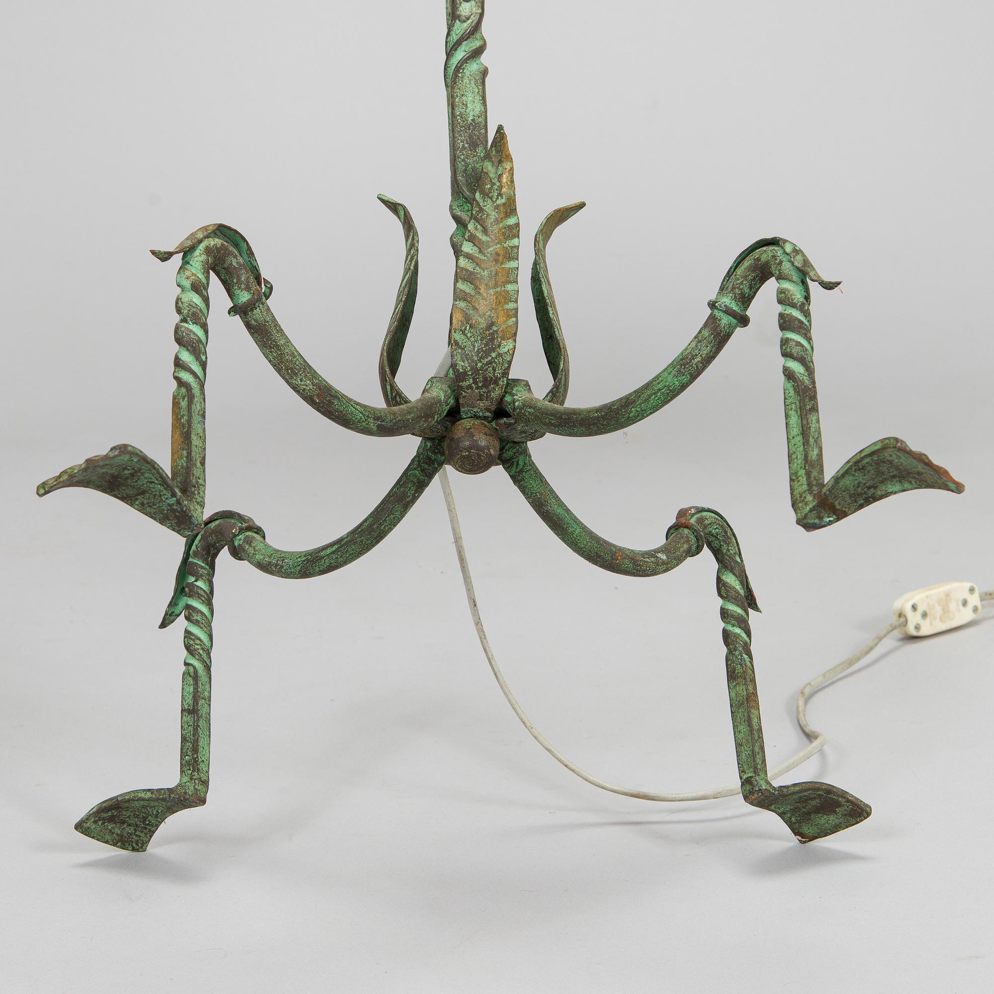 Lattiavalaisin, malli 811, Taidetakomo Hakkarainen, 1930-luku.