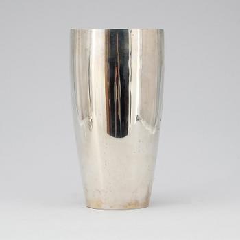 BÄGARE/VAS, silver, Karl Anderson, Stockholm, 1907. Vikt ca 536g.