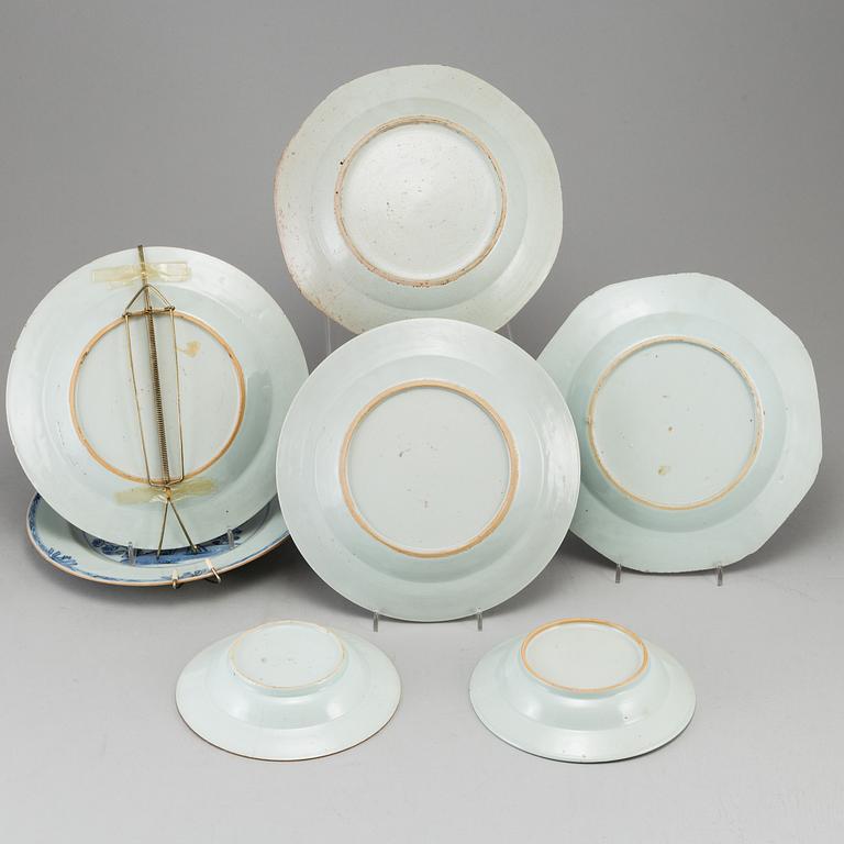 TALLRIKAR, fem stycken, samt FAT, 2 st, kompaniporslin. Qingdynastin, 1700/1800-tal.