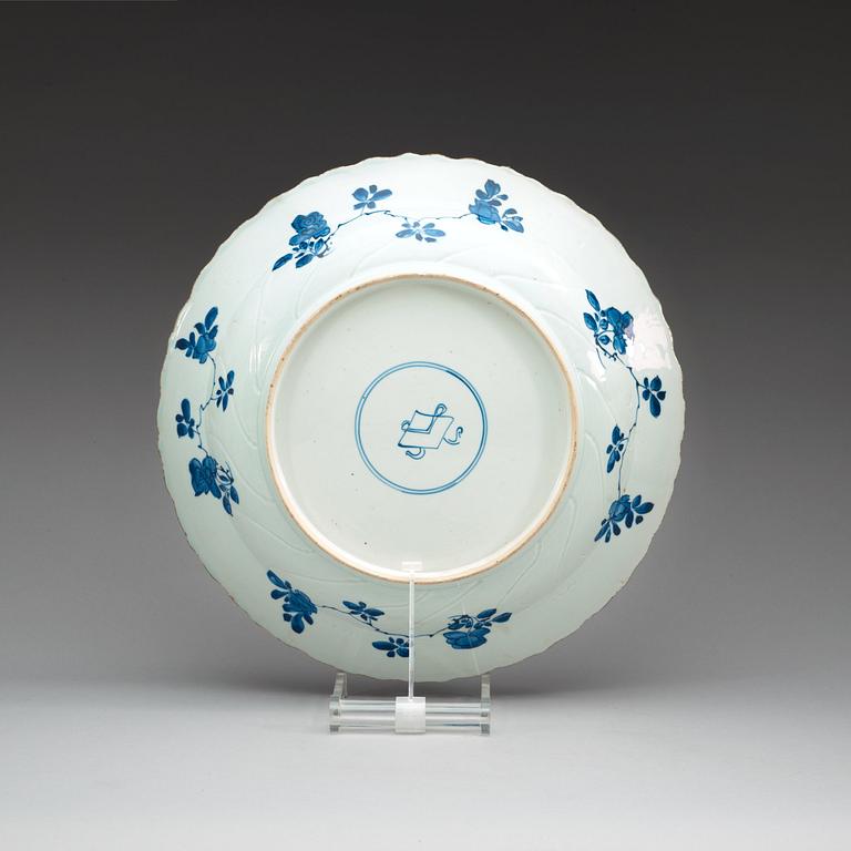 A blue and white dish, Qing dynasty, Kangxi (1662-1722).