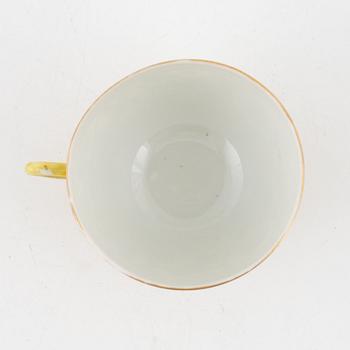 A Chinese famille rose yellow ground medallion plate and coffeecup with saucer, late Qing dynasty/around 1900.