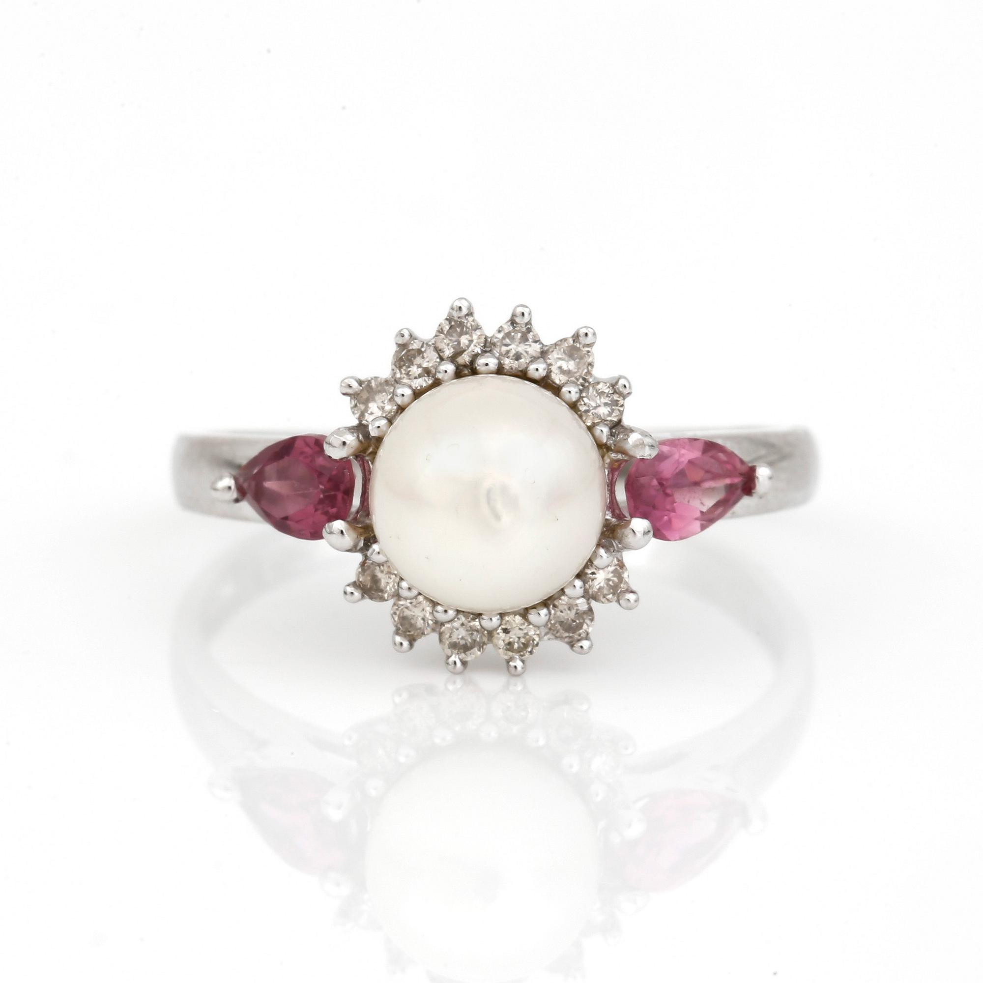 RING, 14K vitguld med rosa topaser, små diamanter och odlad sötvattenpärla. Totalvikt ca 2,78 g.