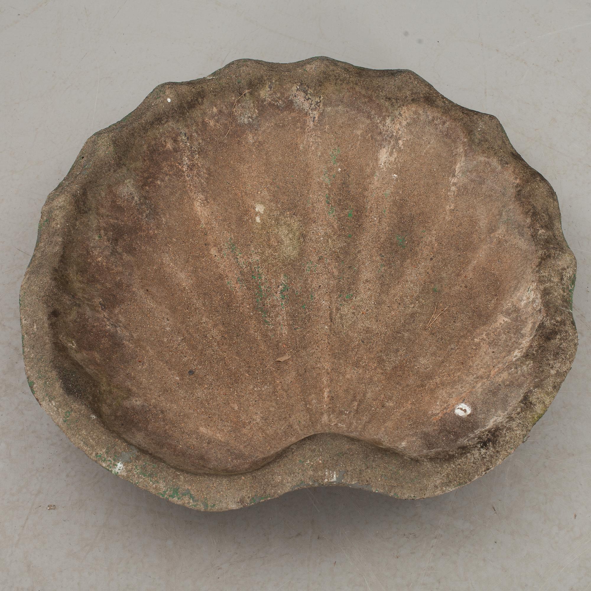 FÅGELBAD, gjuten betong.