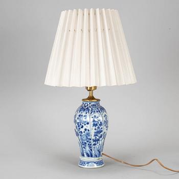 A blue and white vase, converted into a table lamp, Qing dynasty, Kangxi (1662-1722).