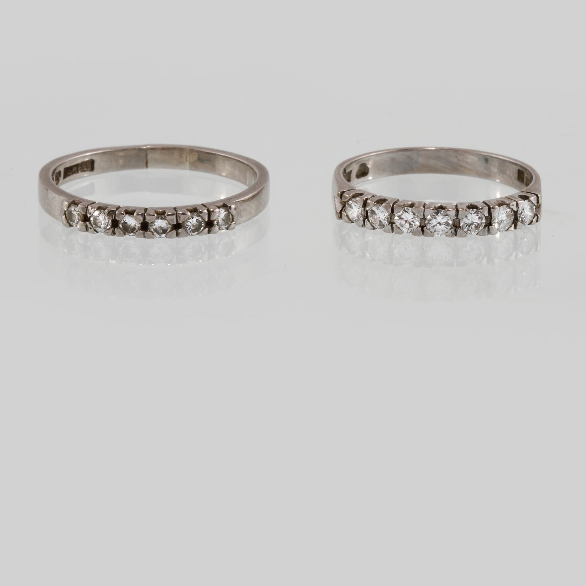 RINGAR, 2 st, 18K vitguld med briljantslipade diamanter, totalt 0.54 ct. Vikt 5,3 gram.