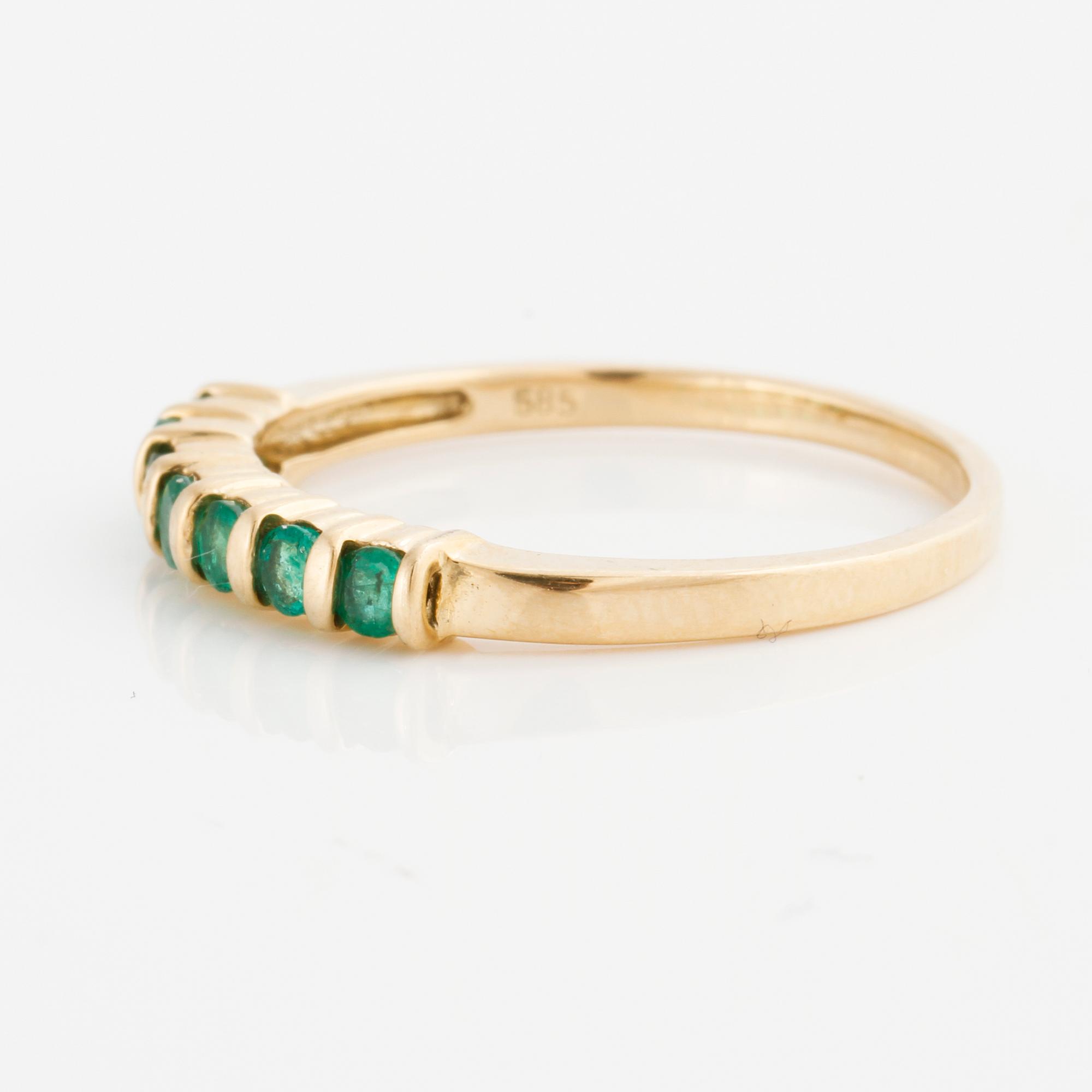 RING, med smaragder.