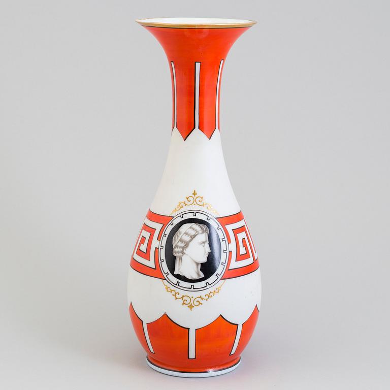 A glass vase, late 19th century.