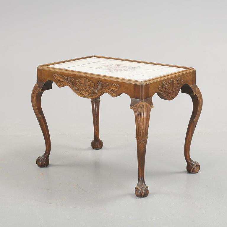 BORD MED KAKELPLATTOR, Upsala-Ekeby, 1900-talets första hälft.