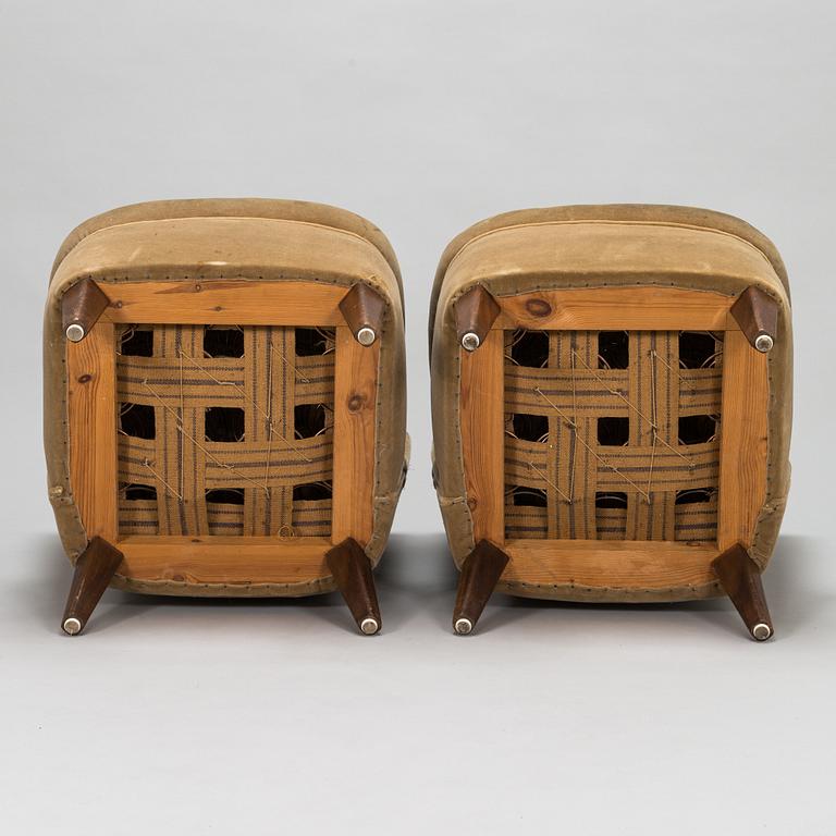 A pair of 1950s armchairs.