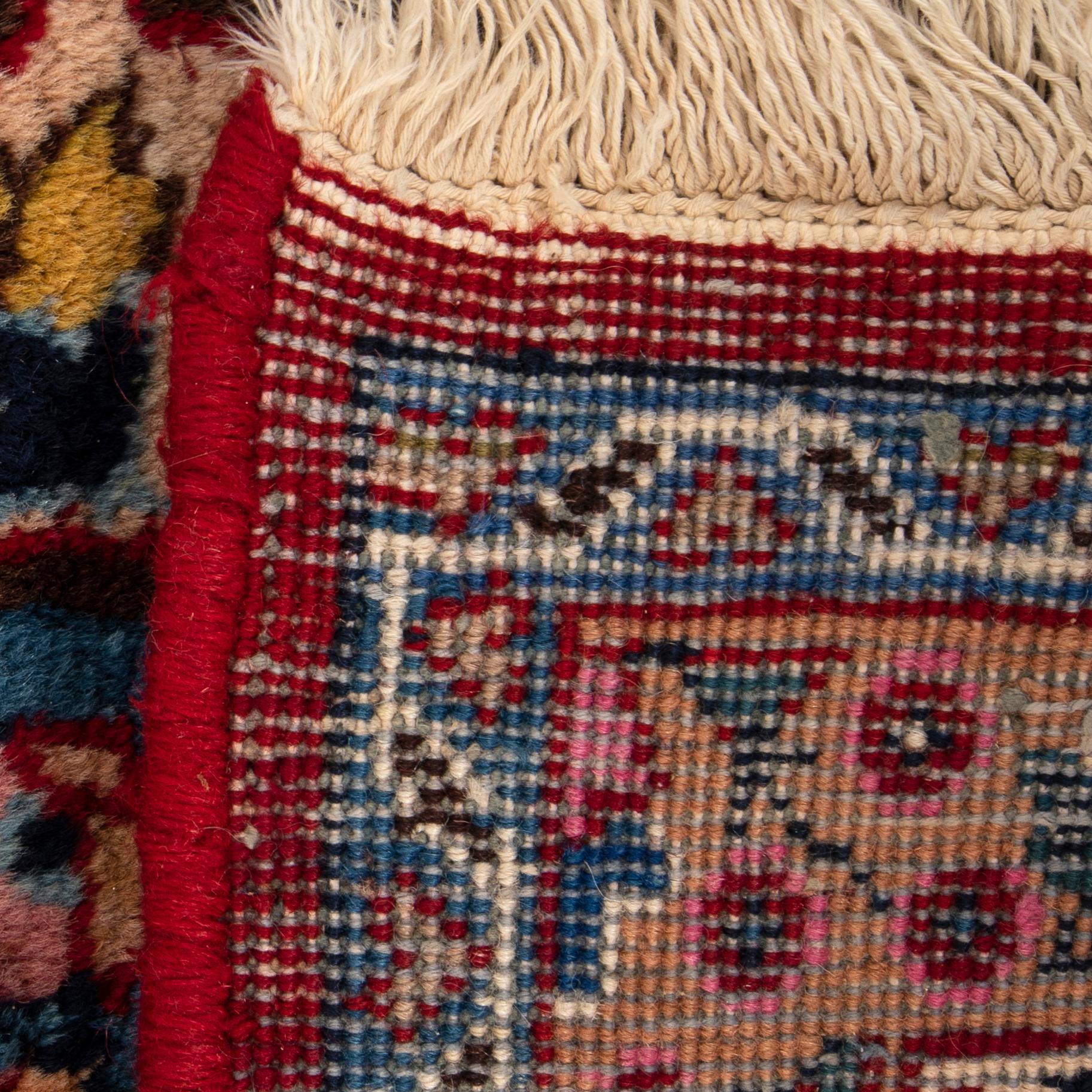 Oriental rug, old, approx. 294x190 cm.