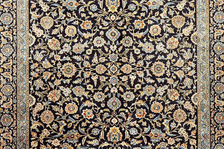 Matta, Keshan, ca 410 x 303 cm.