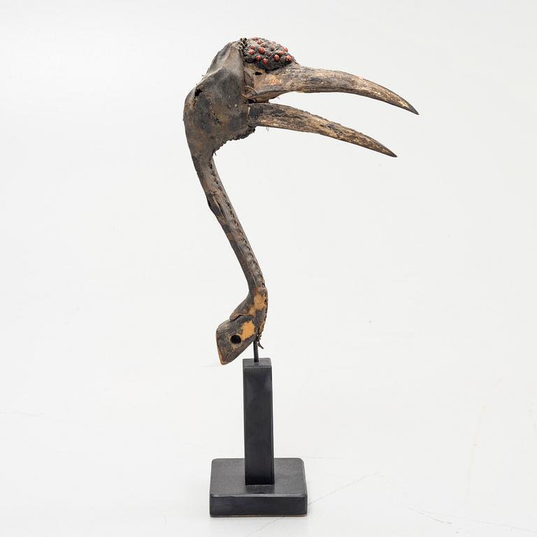 Twelve sculptures, reportedly from Makonde, Tanzania, Luba, Congo, and moore, from the second half of the 20:th century.