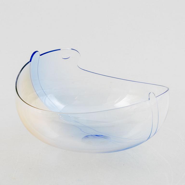 Gunnar Cyrén, a glass bowl, Orrefors 1983.