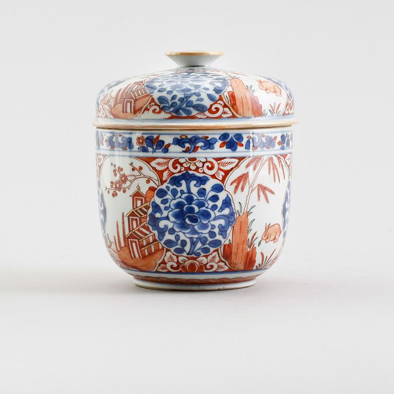 LOCKDOSA, porslin, Kina/Japan, sannolikt 1700-tal.