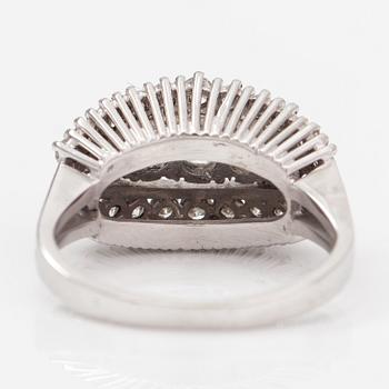 An 18K white gold ring with diamonds ca. 1.00 ct in total according to certificate.