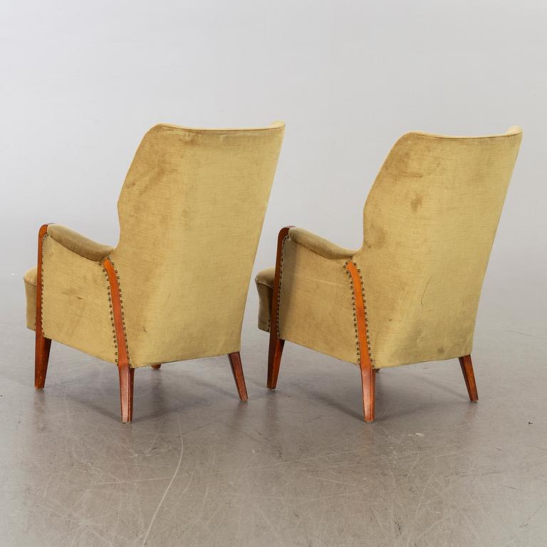 A pair of first half of the 20th century lounge chairs.
