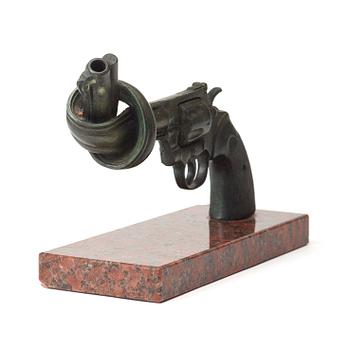 Carl Fredrik Reuterswärd, "Non-violence".