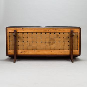 Carl Gustaf Hiort af Ornäs, soffa, "Studio", Puunveisto Oy - Träsnideri Ab 1900-talets mitt.